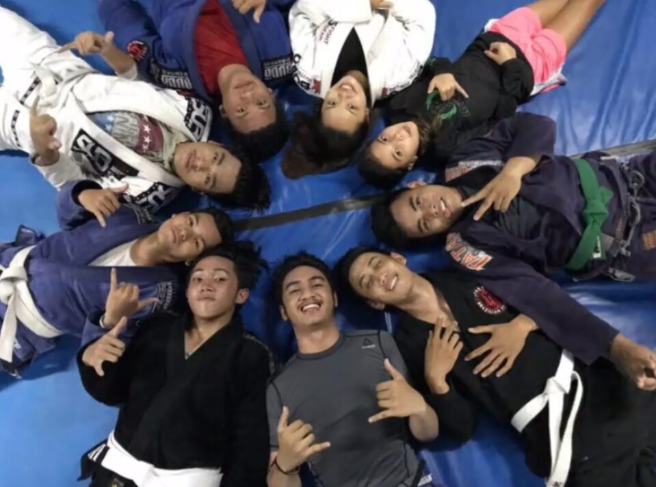 Kids in a circle on the mat at Akademi Kristus